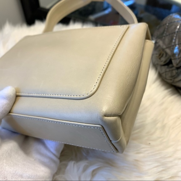 ❌SOLD❌Chanel vintage beige leather camellia mini handle Kelly bag - Picture 8 of 12